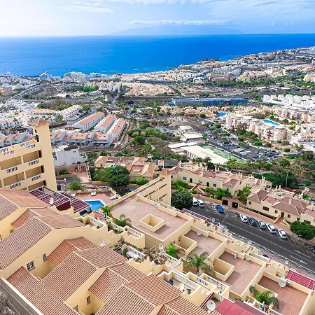 Floor With Ocean View 阿德耶