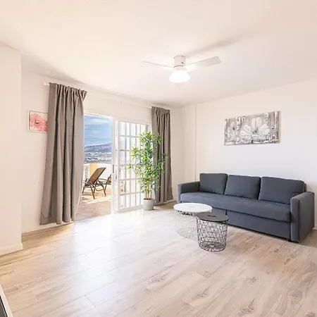 Floor With Ocean View Апартаменты Адехе